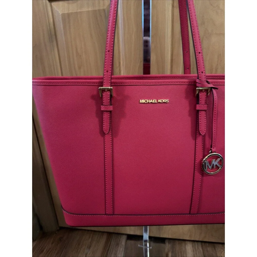 Michael Kors Jet Set Large Tote Fuchsia Pink Saffiano Leather Top Zip Gold. EUC!